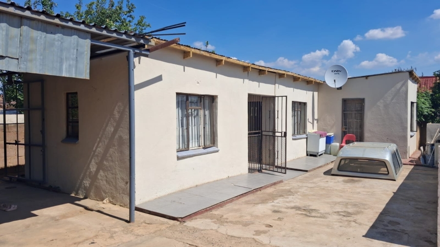 5 Bedroom Property for Sale in Mabopane Unit A North West